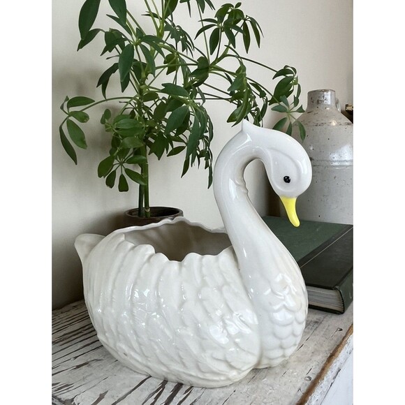 Vintage MCM Ceramic White Swan Planter With Ornately Detailed Feathers 9” x 8.5” - Picture 8 of 8
